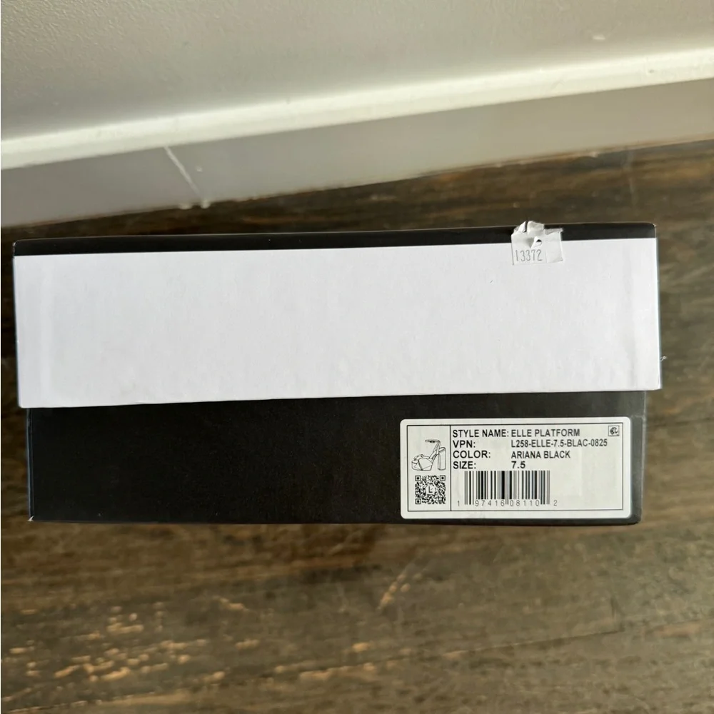 Black Bow Larroude Elle Platform 7.5 - Picture 3 of 3